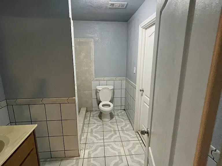 9715 Stanford Ave — Photo 6