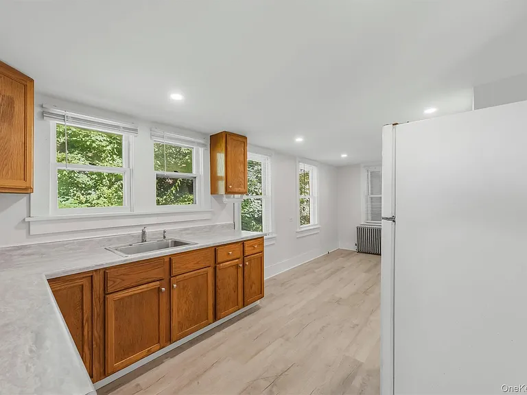 212 Center St — Photo 22
