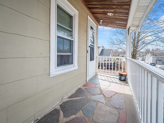 3rd image of 35 Sylvester St