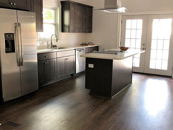 5th image of 909 West Ave