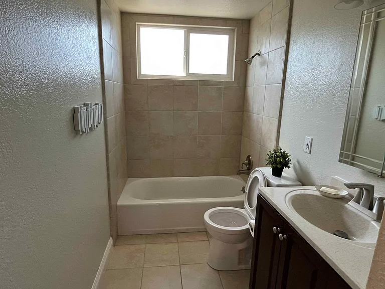 2000 Santa Cruz Ave — Photo 17