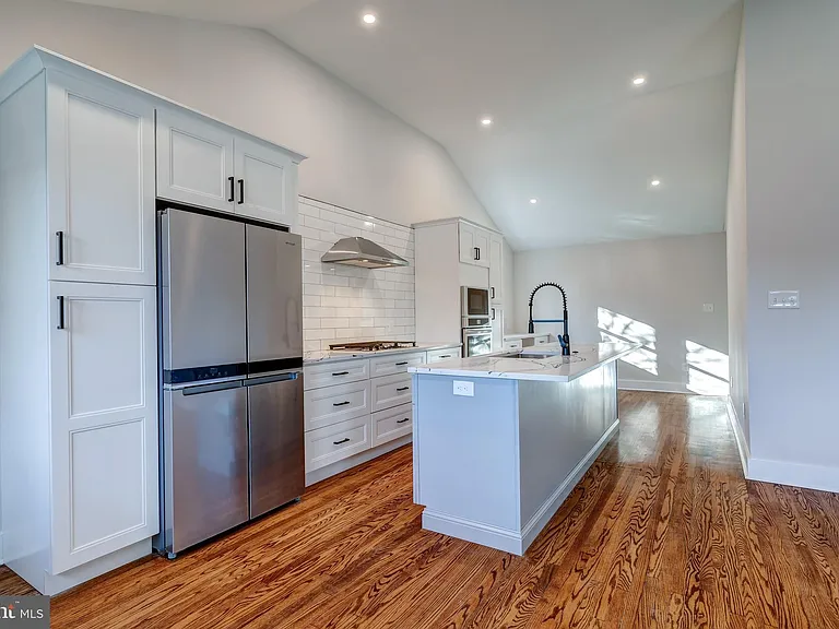 308 Lenox Rd — Photo 7