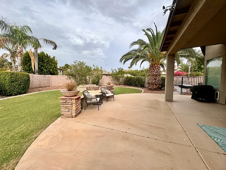 3138 E La Costa Pl — Photo 2