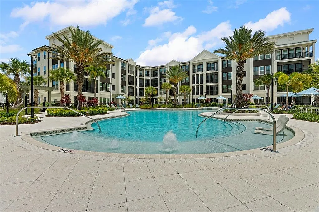 2 bed, 2.0 bath, 1090 sqft, $2,279 — Photo 1