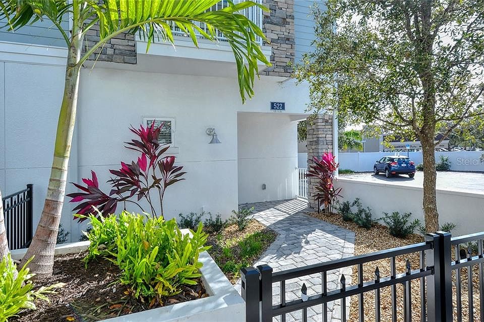 1st image of 522 Laurel Park Dr