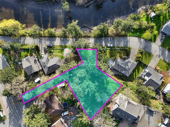 299 Helmcken Rd, View Royal, BC V9B 1S3