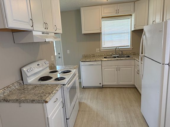 4th image of 3931 W 22nd St #3931