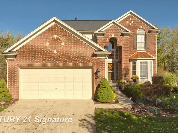 279 Valley Stream Dr, Holly, MI 48442