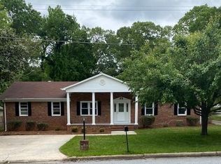 300 Mendenhall Rd, Jamestown, NC 27282