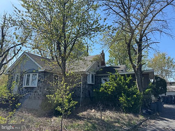 2nd image of 409 Ridge Rd
