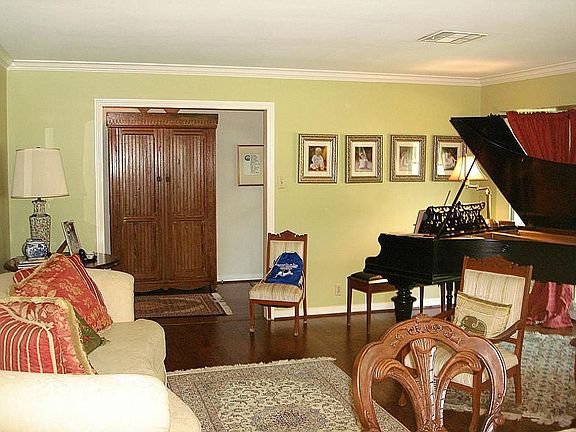 5th image of 126 Fawnlake Dr