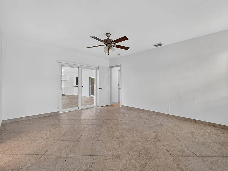 905 NW 133rd Ave — Photo 17