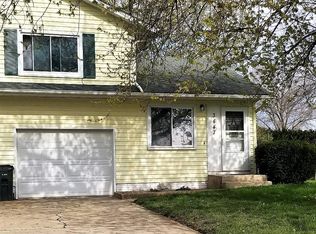 3447 Hillandale Rd, Davenport, IA 52806