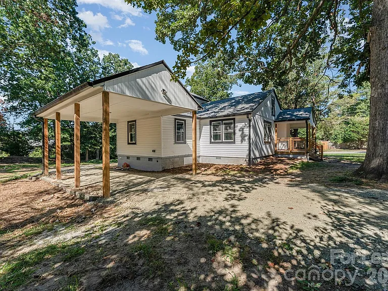 1906 New Garden Rd — Photo 3