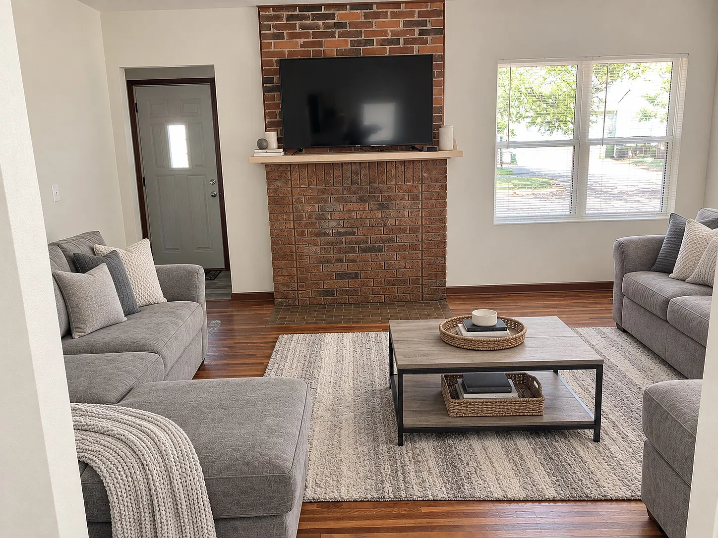 3 bed, 1300 sqft, $1,650 — Photo 2