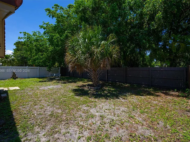 9039 NW 21st Ct — Photo 35