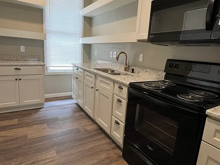 4411 W 10th St — Photo 3