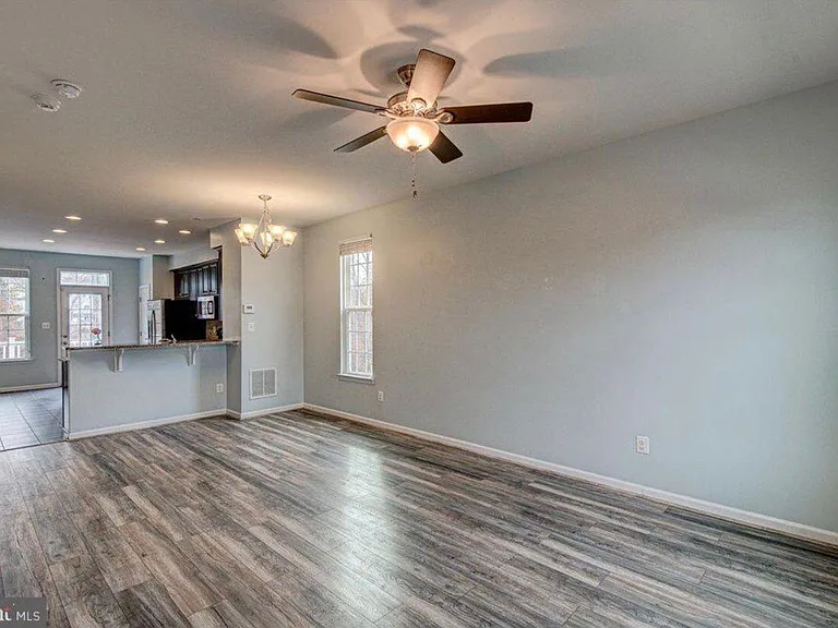 133 Streamview Dr — Photo 2