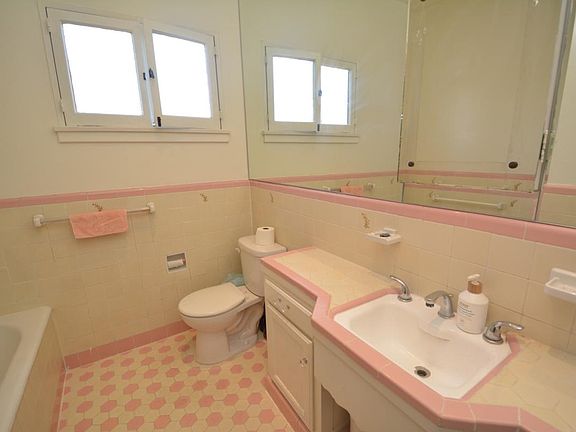 4th image of 208 S Poinsettia Pl
