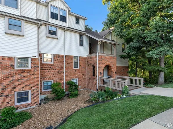7021 Green Tee Ct, Saint Louis, MO 63129
