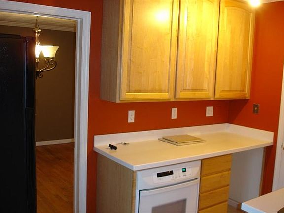 4th image of 558 Acorn Dr