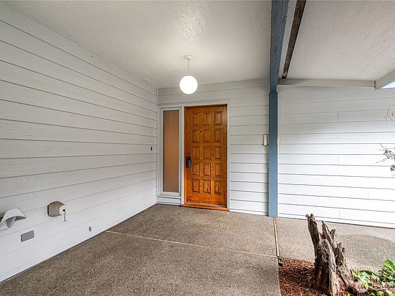2nd image of 2955 Glenwood Drive #8