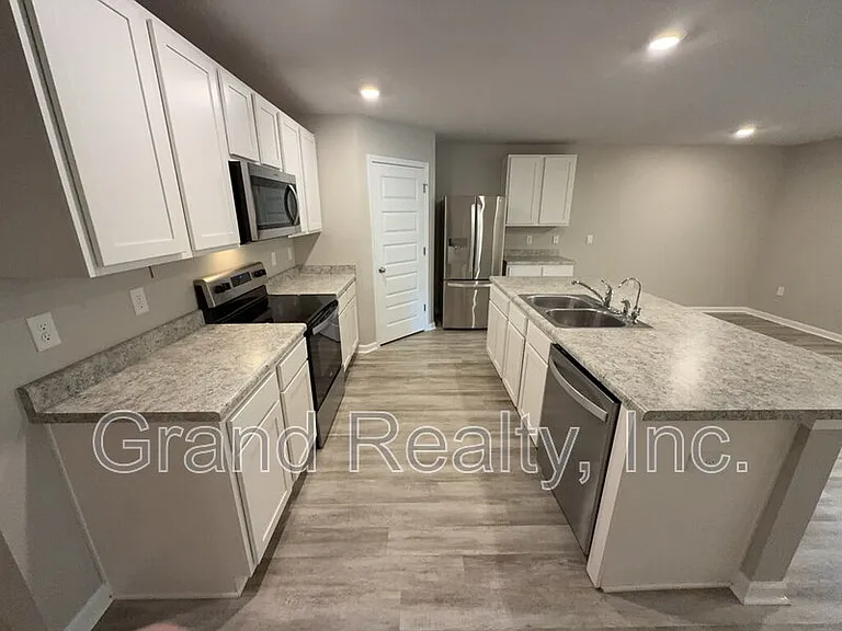 4407 White Cedar Ct — Photo 7