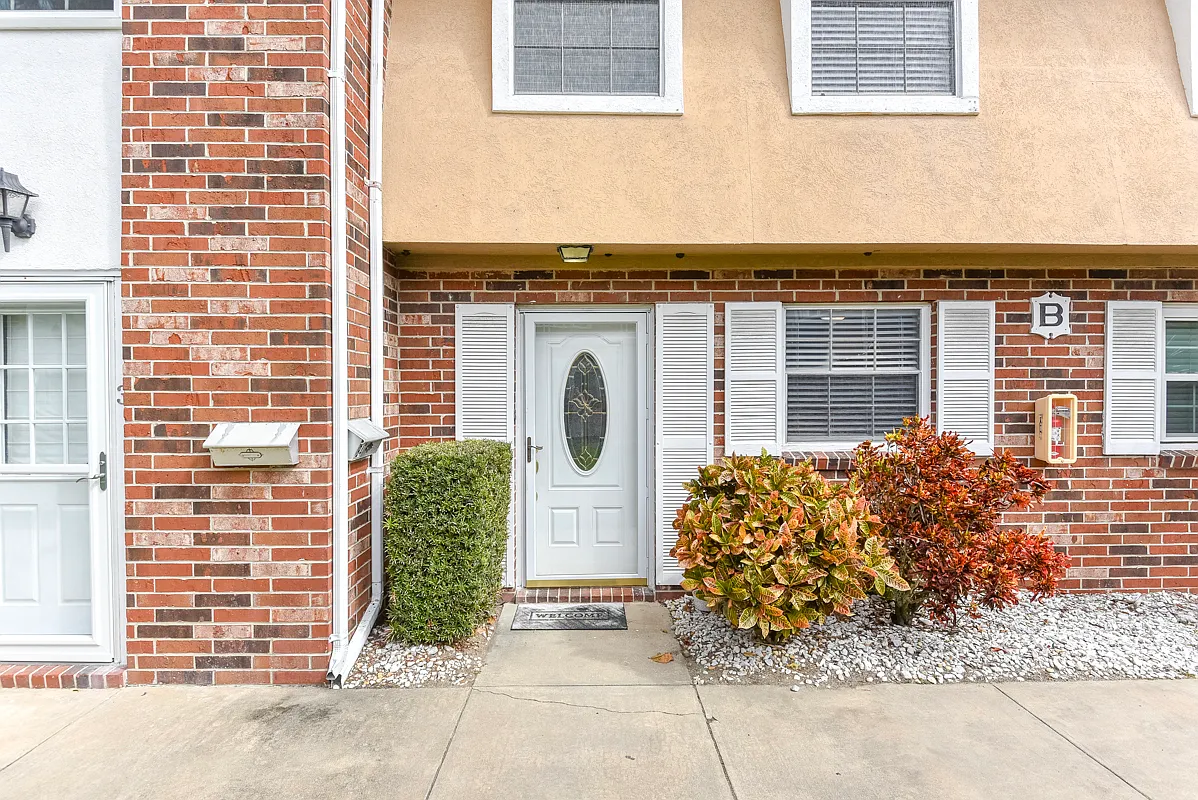 2200 S Palmetto Ave — Photo 1