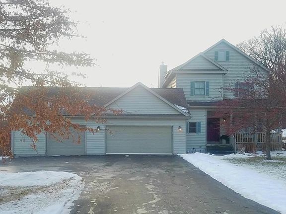 Welcome home to W5403 Hidden Springs Rd