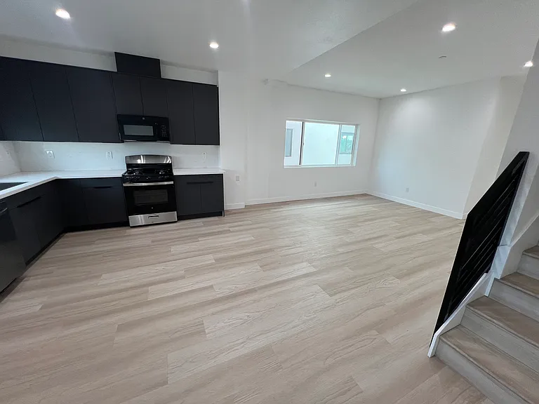 4900 Lennox Blvd #1 — Photo 4