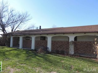 2201 Sierra Dr, Pekin, IL