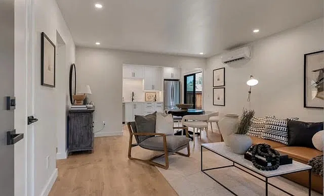 2 bed, 825 sqft, $2,950 — Photo 2