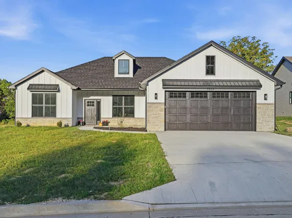 1314 Stonehaven Dr, Boonville, MO 65233