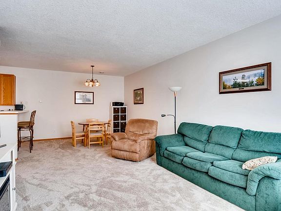 2nd image of 571 Tamarack Trl
