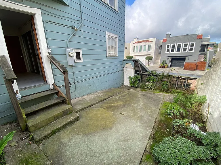 42 Castle Manor Ave — Photo 41