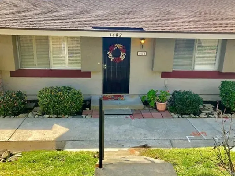 1682 Carmel Cir W — Photo 1