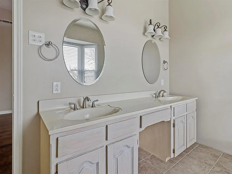 1110 Carrington Ct — Photo 12