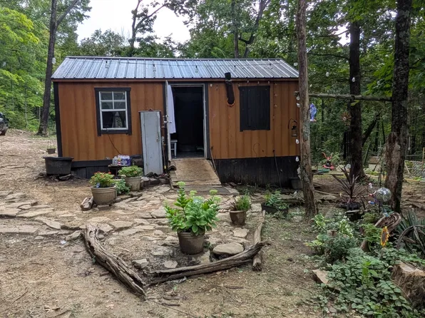 9587 State Route 50, Pelham, TN 37366