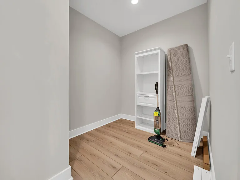 140 Sibert Ave — Photo 11