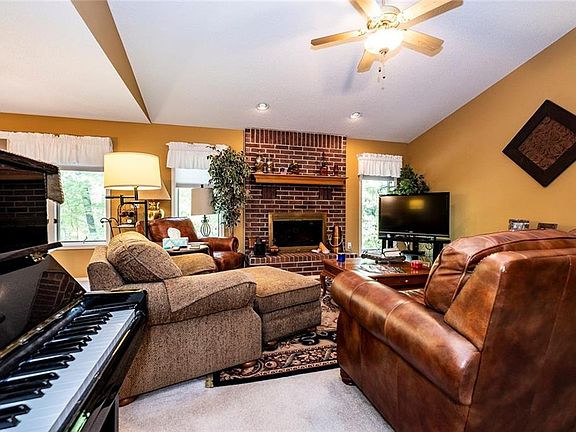 4th image of 3 Weber Ln