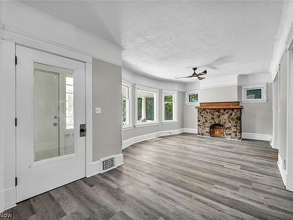 4th image of 1659 Lee Rd
