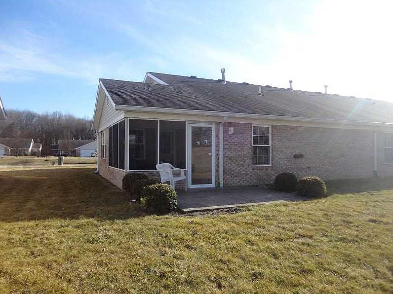 2nd image of 640 Cresthaven Dr