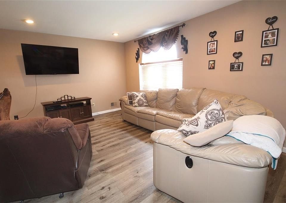 1st image of 37 Jennifer Pl #A