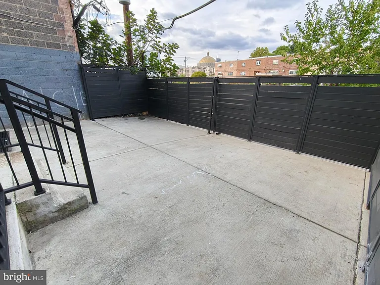 700 N Marshall St #8-C2 — Photo 33