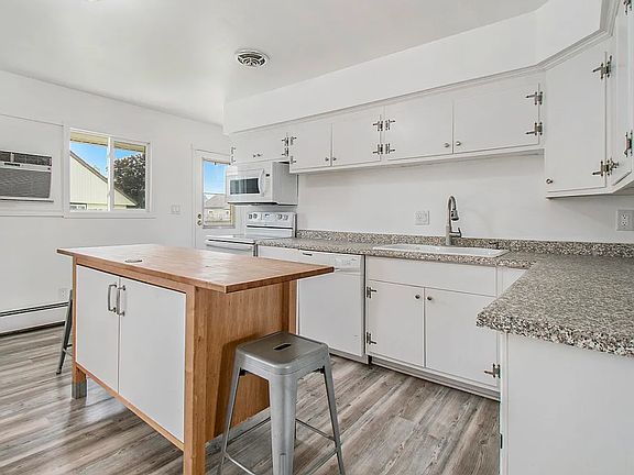 5th image of 3708 Greenmont Dr