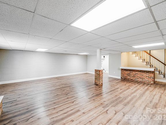5th image of 2606 Camelot Dr