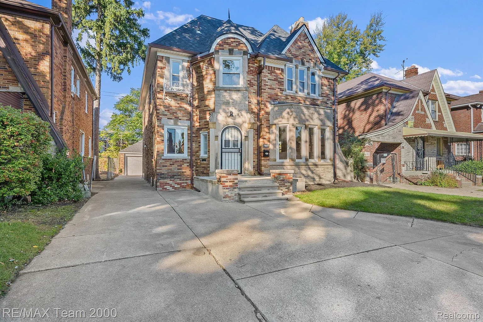 18043 Wisconsin St photo 1