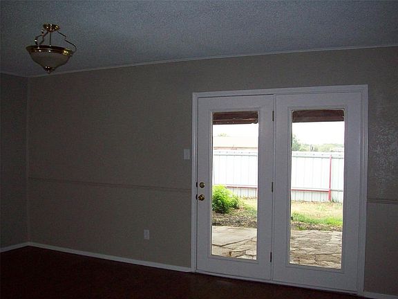 5th image of 4006 NE 4th St