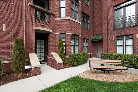 2810 Selwyn Ave #108