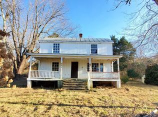 9817 Crest Hill Rd, Marshall, VA 20115